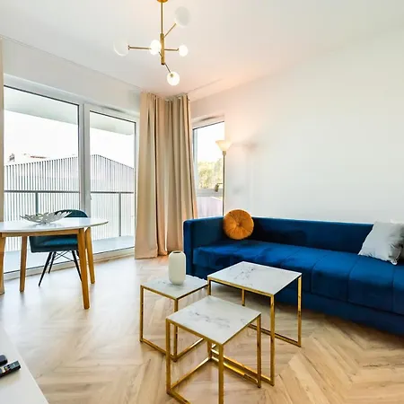 East Side Of 111 By Bookinghost Warschau