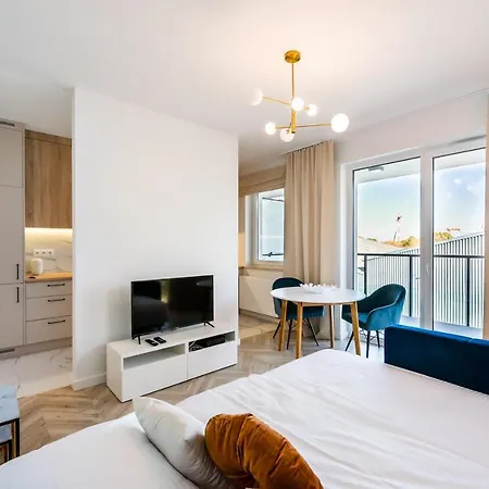 East Side Of 111 By Bookinghost Varsóvia